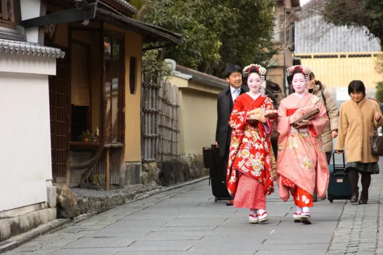 Osaka (Jepang) beautiful woman or selebgram